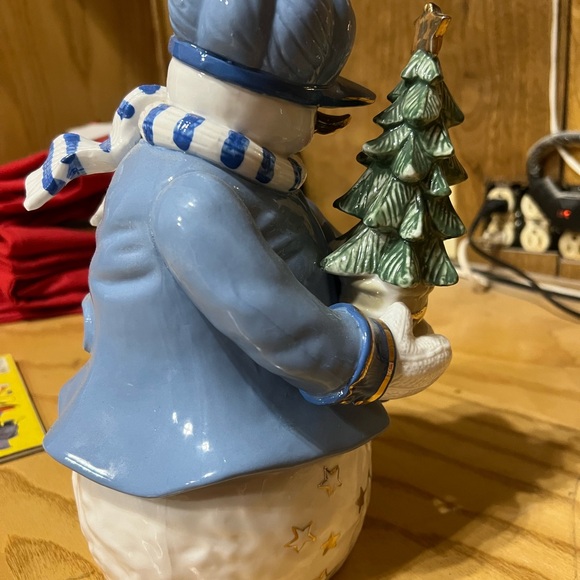 Snowman, holding Christmas tree - Picture 4 of 5